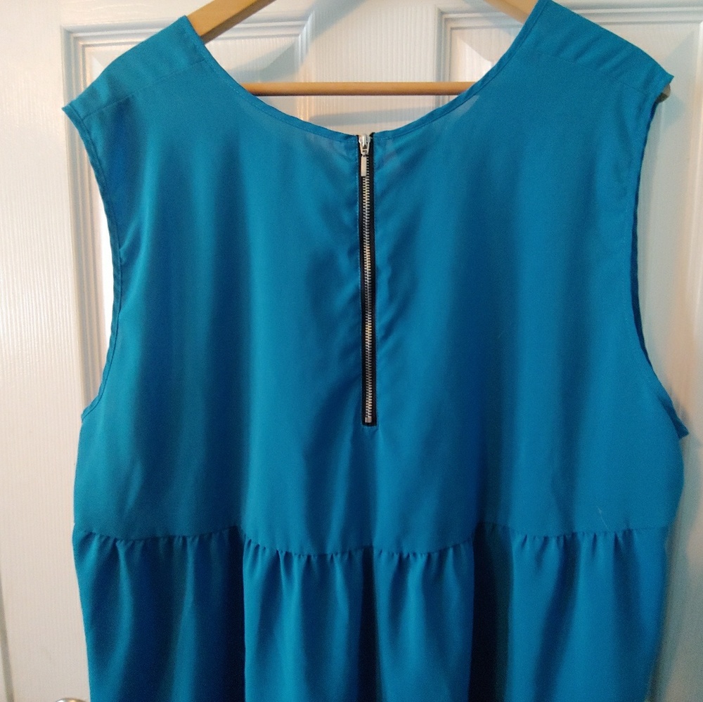 Blue Sleeveless Shell - Picture 2 of 2